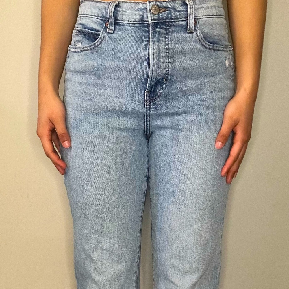 OLD NAVY LIGHT WASH JEANS